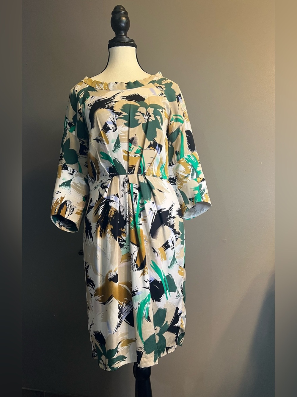 Poleci Silk Print Dress in Abstract Botanical Floral Pattern. Size 2. EUC